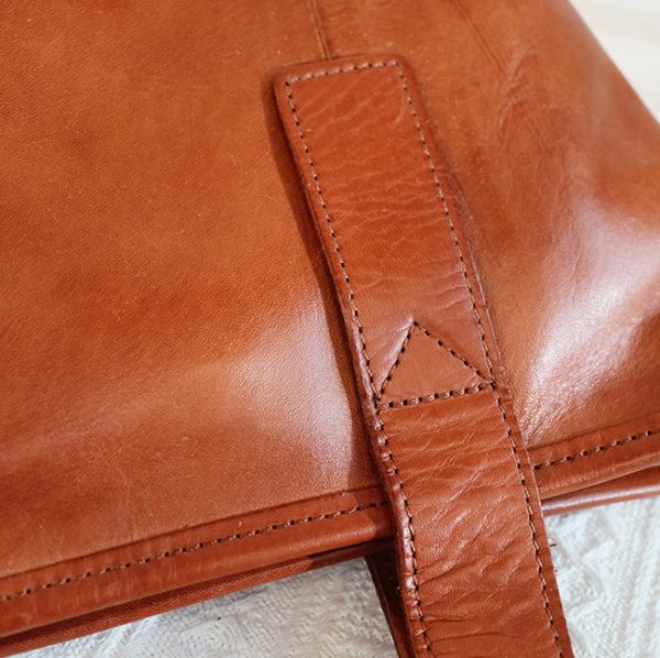 Cute Womens Small Tote Bag With Zipper Brown Leather Shoulder Bag - Image 10